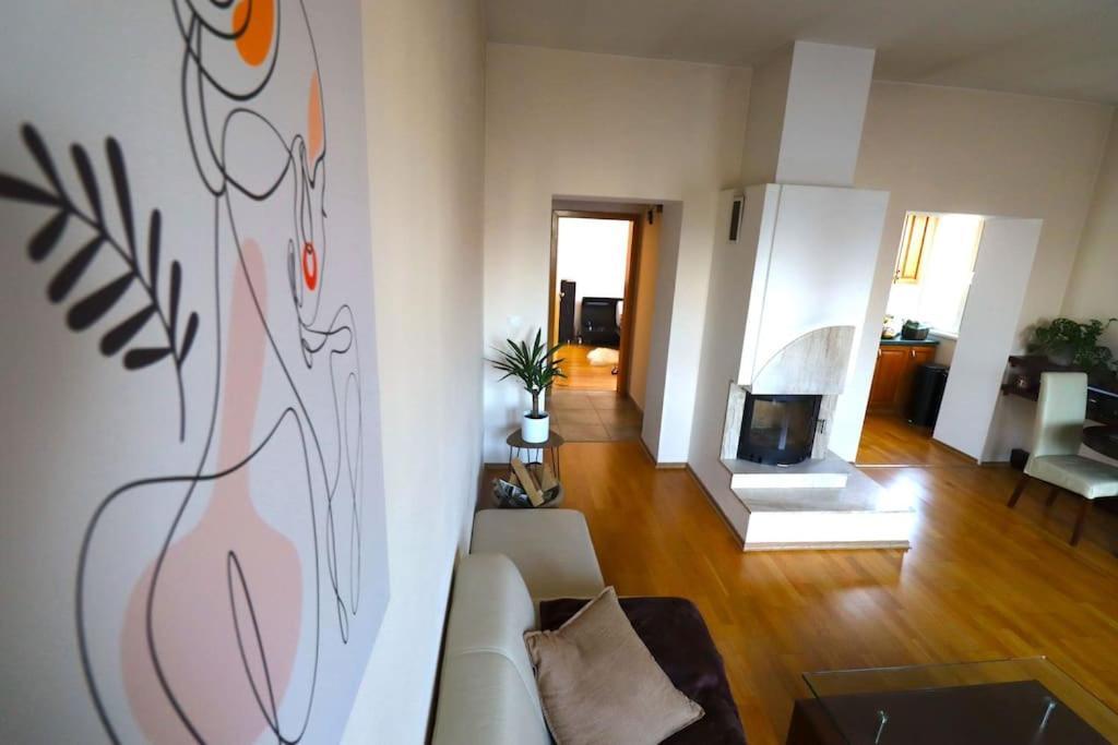 Moderny Apartman S Krbom Жилина Екстериор снимка