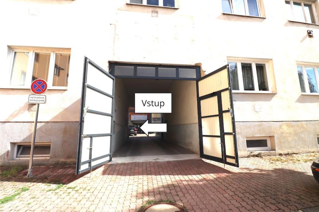 Moderny Apartman S Krbom Жилина Екстериор снимка