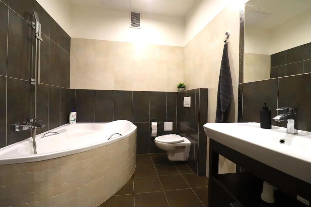 Moderny Apartman S Krbom Жилина Екстериор снимка