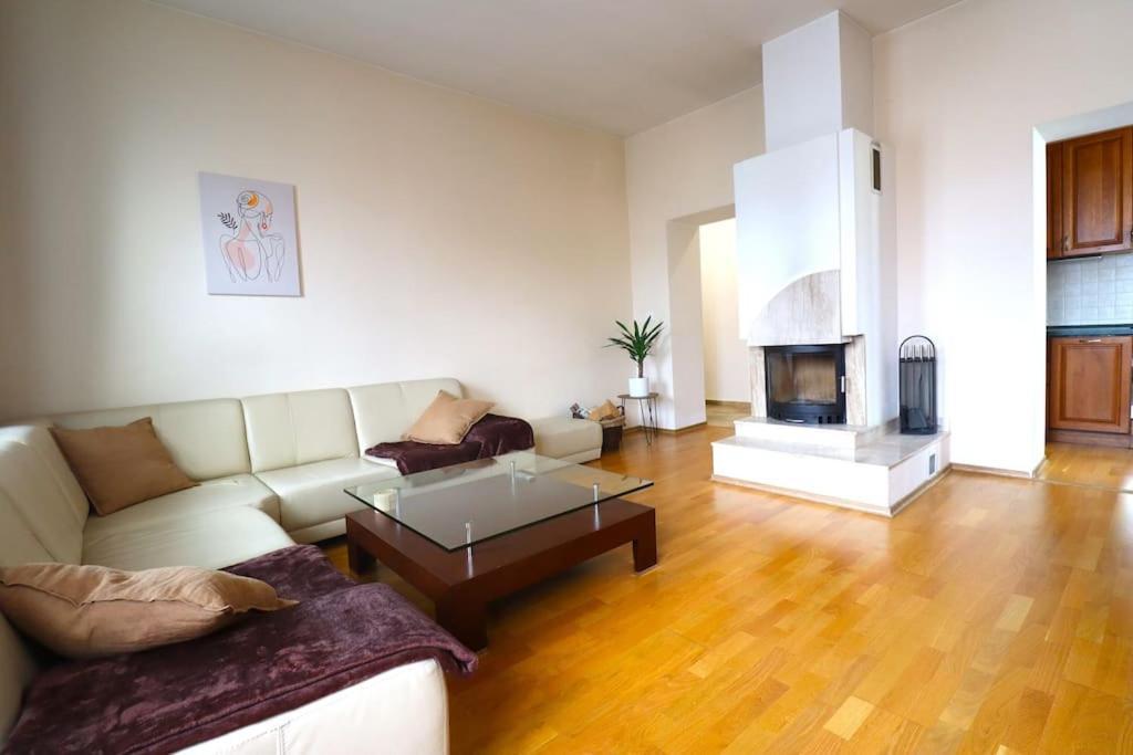 Moderny Apartman S Krbom Жилина Екстериор снимка