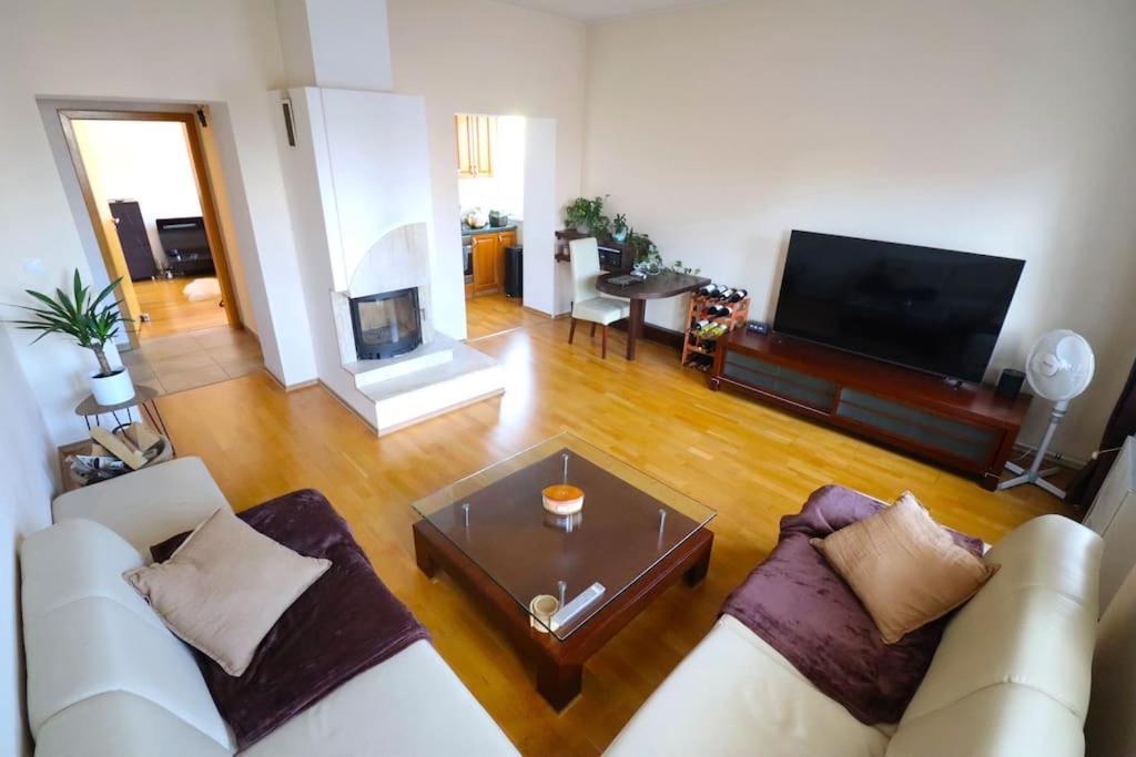 Moderny Apartman S Krbom Жилина Екстериор снимка